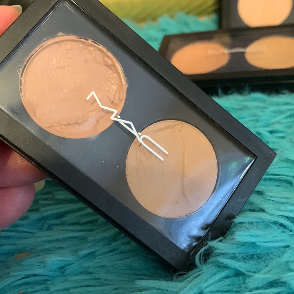 EACH. MAC DUO Concealers - Picture 3 of 8